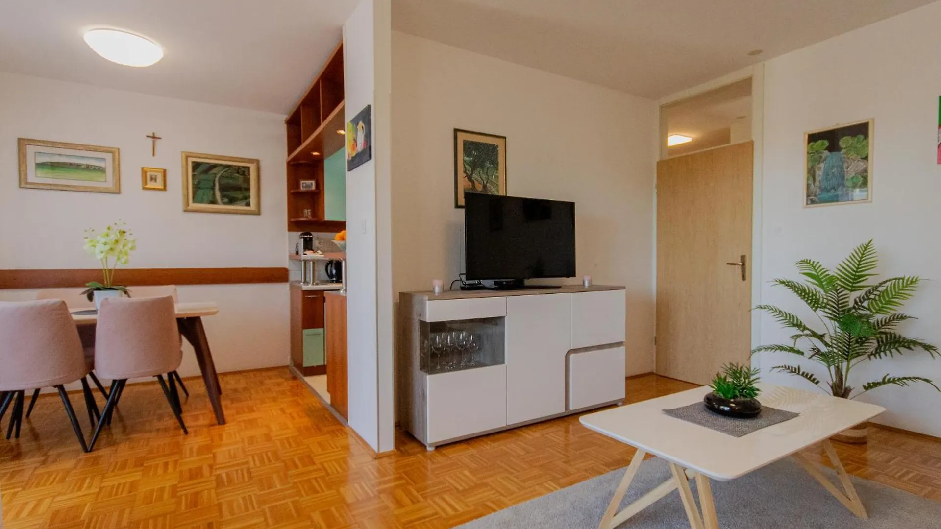 Large Stylish Apt Ankica,Free Public Parking Split Croatia