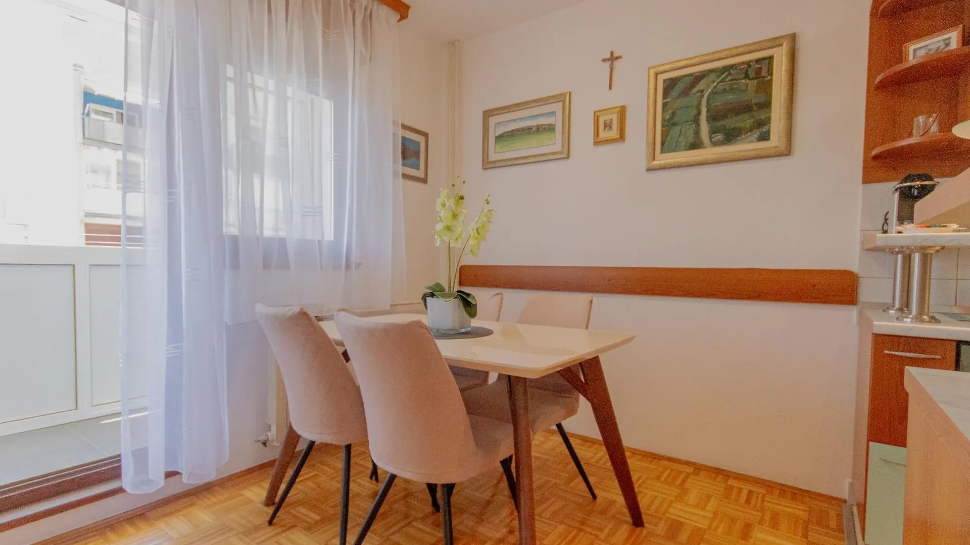 Large Stylish Apt Ankica,Free Public Parking Split